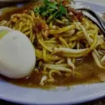 Mie lendir adalah salah satu makanan unik Pulau Bintan yang patut dicoba oleh pengunjung